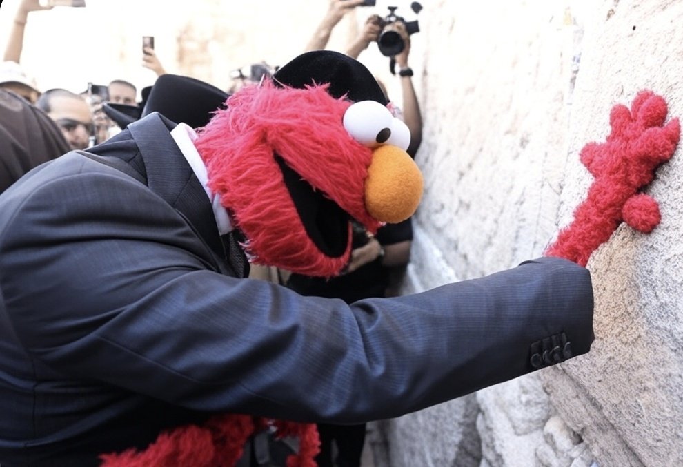 BenShapiro_IL's tweet image. What @elmo up to these days?