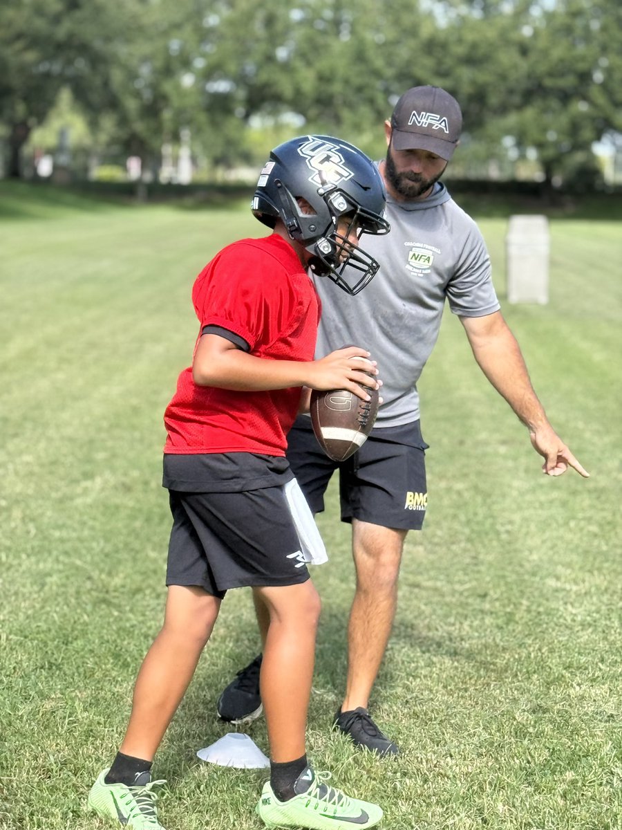 miles_flash's tweet image. Thanks for the work today @qbslack12 ! Trying to get a little better every day. @OviedoPopWarner @Oviedo_High @CoachOdierno