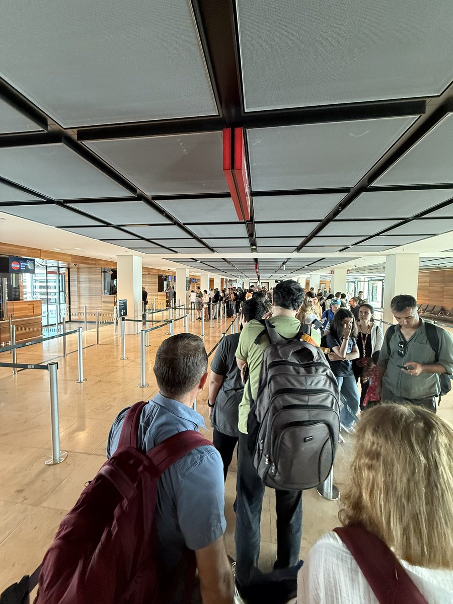 alpergintr's tweet image. Incredibly long line for passport control in Berlin for non-EU citizens.
One booth, two officers. At least 200 people waiting.
Meanwhile, EU citizens get 6+ officers plus automated gates processing 8 people at once.
No way this is not intentional.
This isn’t inefficiency.