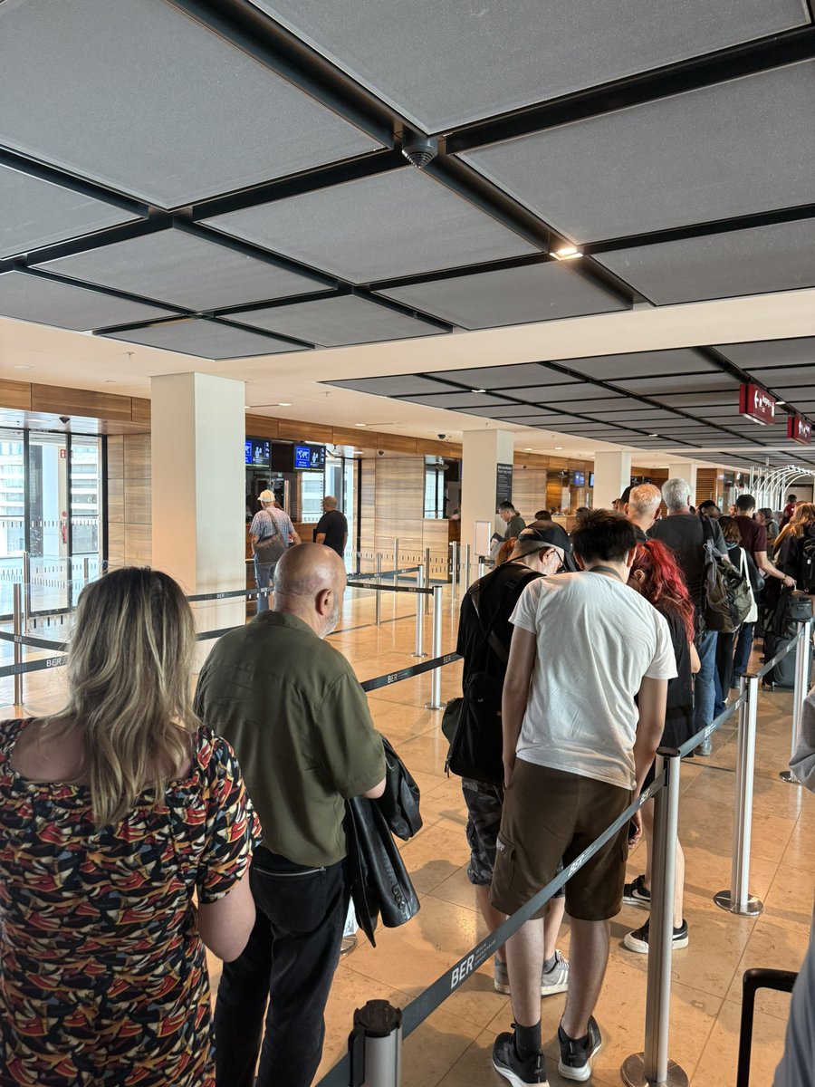 alpergintr's tweet image. Incredibly long line for passport control in Berlin for non-EU citizens.
One booth, two officers. At least 200 people waiting.
Meanwhile, EU citizens get 6+ officers plus automated gates processing 8 people at once.
No way this is not intentional.
This isn’t inefficiency.