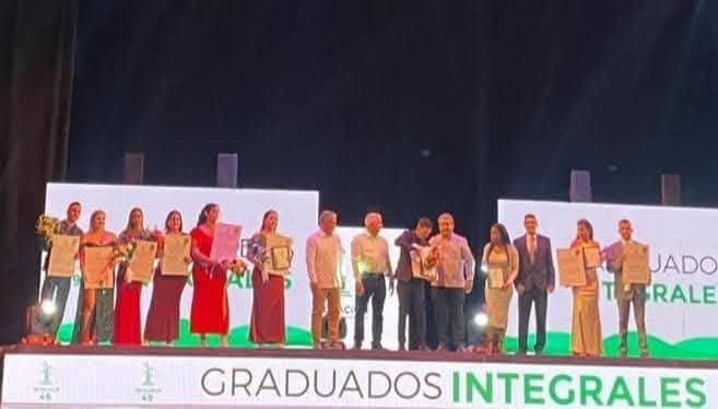 CubaMES's tweet image. 🌱🎓¡Un Día para Recordar! 

👏🇨🇺 ¡Muchas felicidades a los graduados de la @UNAH_Cuba! 

🌟 Alegría, satisfacción y sueños cumplidos, donde el esfuerzo, la dedicación y la pasión por el conocimiento se ven coronados con el merecido título. 
ℹ️📷 #UNAH
#Cuba #UniversidadCubana