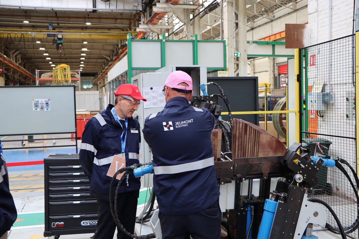 prefet59's tweet image. #Économie #Industrie
Visite au cœur de l’industrie électrique française !
⚡ Ce jeudi 24 juillet, Bertrand Gaume, préfet du Nord, a visité Jeumont Electric, entreprise emblématique du savoir-faire industriel français.
🔋 Acteur majeur de la production et de la conversion…