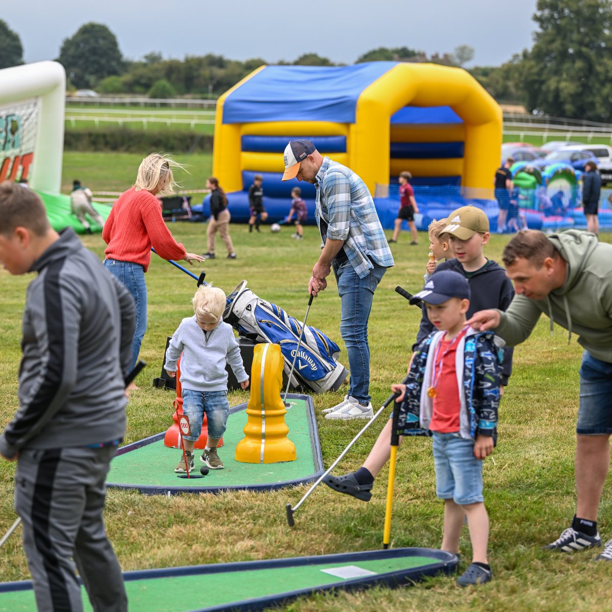 CatterickRaces's tweet image. Thereโs something for everyone this summer at #CatterickRaces
๐๏ธ Salute Our Heroes Family Day โ 5 Aug
โฝ Family Sports Day โ 18 Aug
๐ Ladiesโ Day โ 27 Aug
โจ Enjoy live music, free kidโs entertainment, fashion, and a fantastic day out for all ages!
๐ catterickbridge.co.uk/Racing/Buy-Ticโฆ