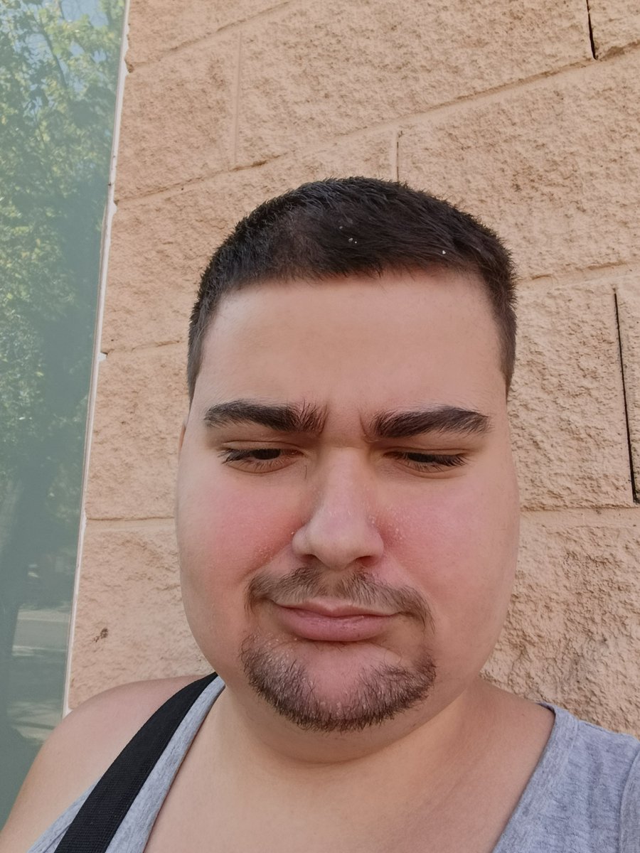 ESTE PAVO ME HA CORTADO BIEN EL PELO, MILAGRO