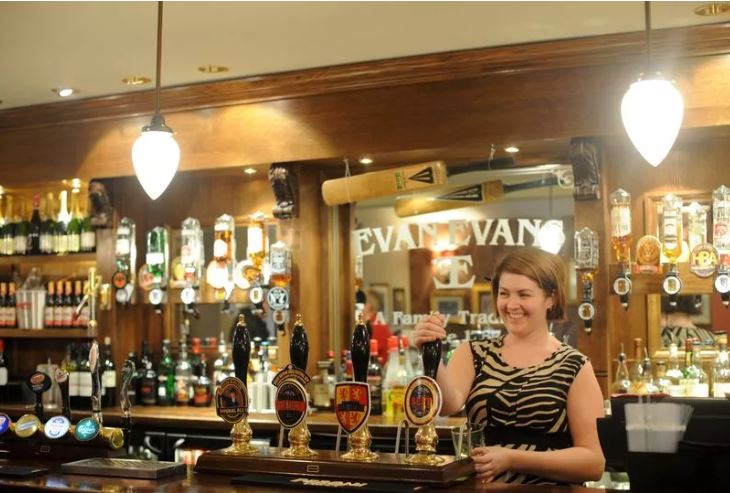 WalesOnline's tweet image. One of Cardiff's most popular pubs announces 'final innings' and last day's trading - crnch.it/Np_sF4Xj