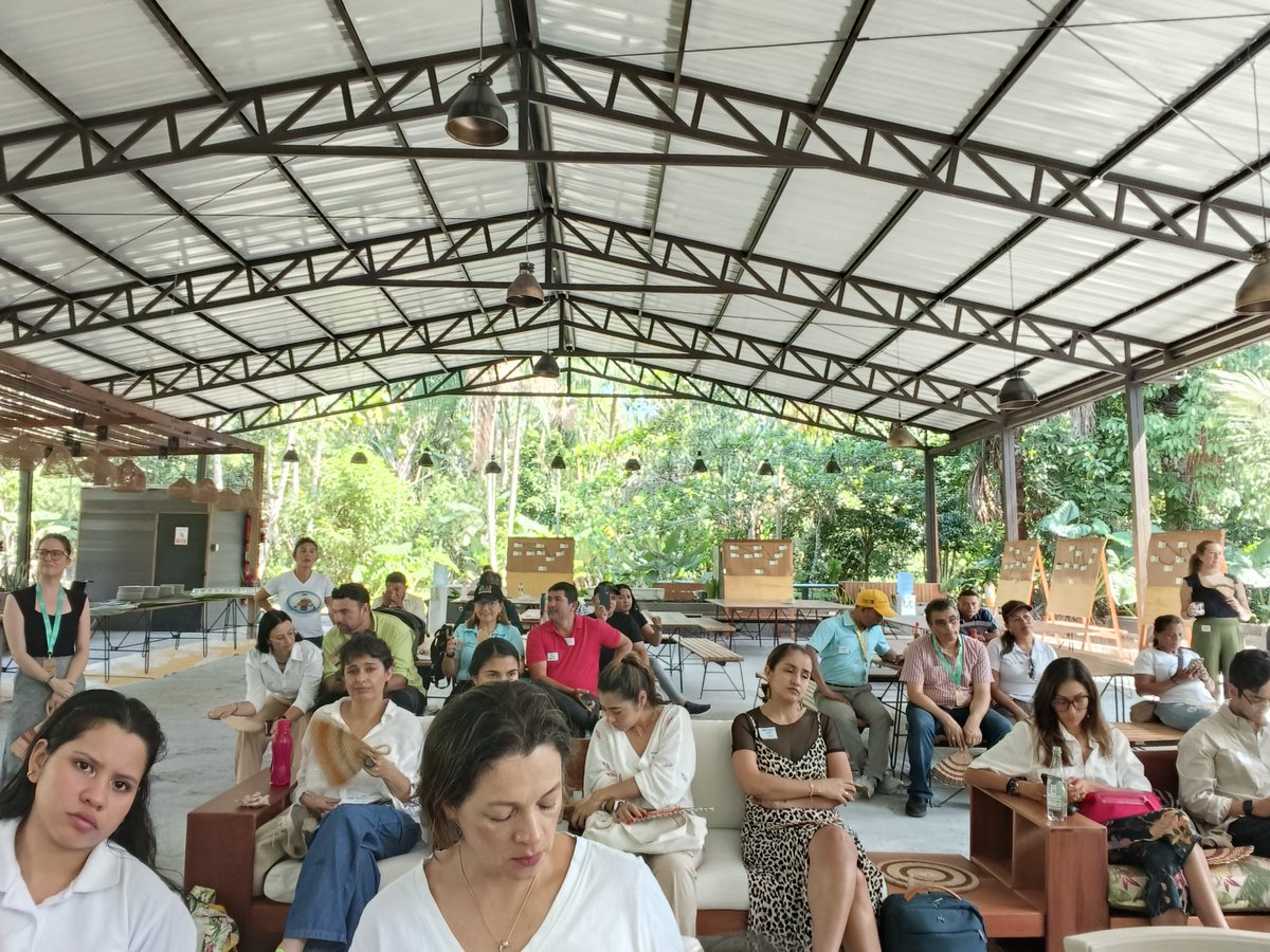 RuthQuevedoF's tweet image. Este gobierno sí piensa en nuestros derechos. Nos dicen que tengamos una ECA pero queremos manejar nuestra propia ECA, nos queremos organizar. Palabras de Felix. Líder reciclador en #Leticia #Amazonas Proyecto #BasuraCero Impulsado por @DPS Son hechos.