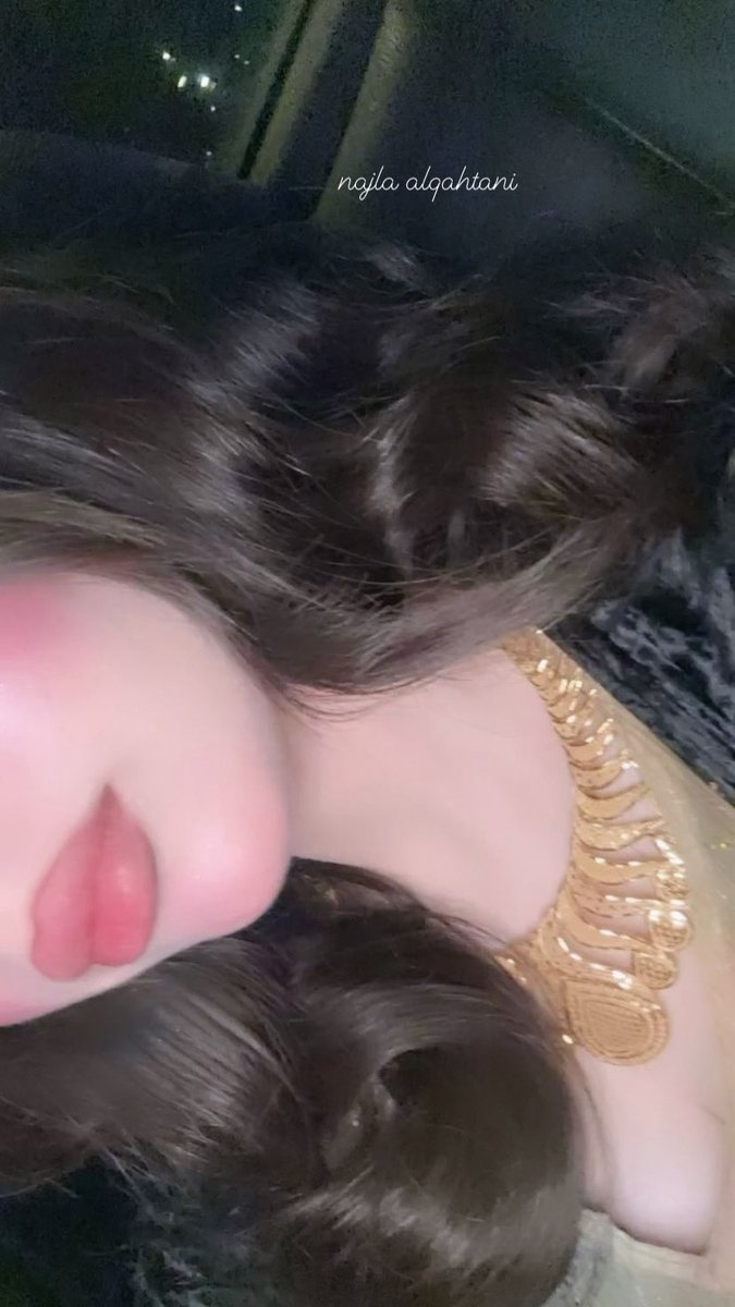 ￼
ابوي رباني وعلمني الطيب 
وقال اسمعي يابنت علم مبدا 

خلي مقامك مرتفع عن اهل العيب
عساف النفوس الي رداهم تعدا

انتي حفيدة حافظين المواجيب 
شيوخ في صدور المجالس تبدا

#ابوي 
#مساء_الخير