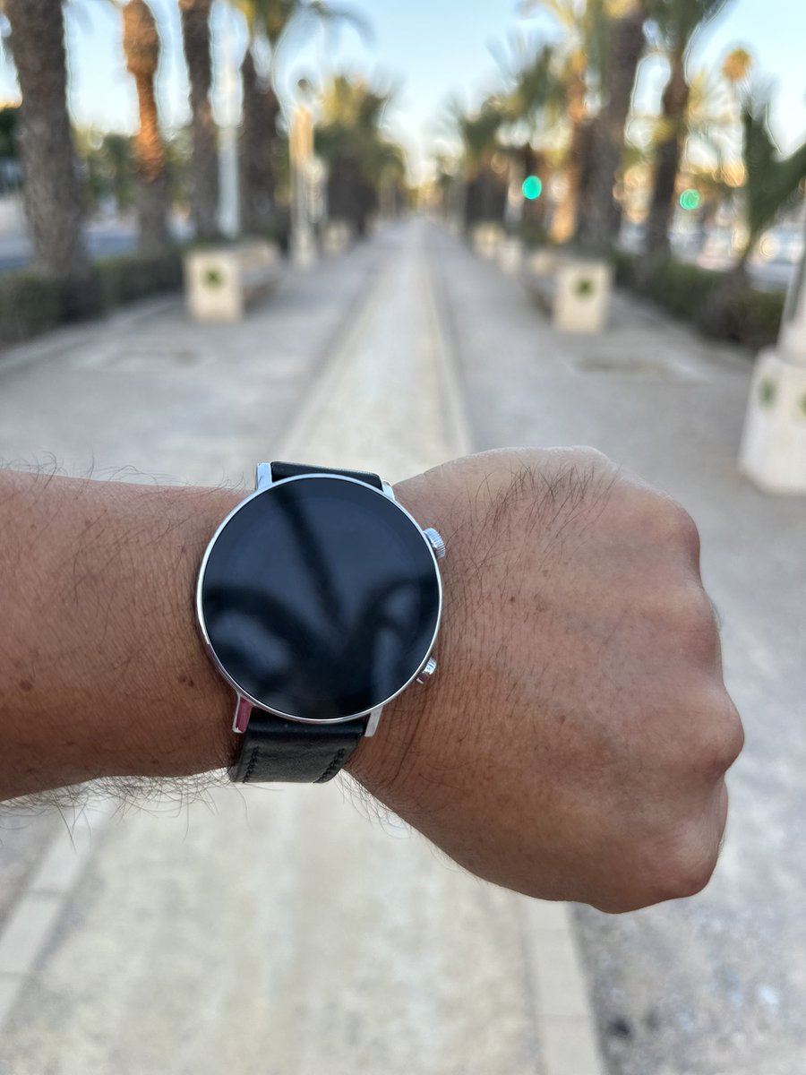 TonoSVJ's tweet image. Vamos a comenzar el finde 🏃♂️😎
Esta semana ha sido dura, intensa… necesito soltar la adrenalina acumulada en exceso….
Y esta es mi forma. Mi medicina. Para el cuerpo y para el alma.
Una pregunta: ¿a veces sonreís y animáis aún estando llorando por dentro?