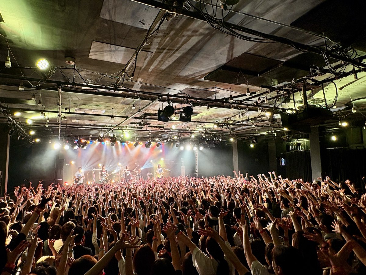 Waive_info's tweet image. 🔥THANK YOU 恵比寿‼️
------------
ツアー「蒼紅一閃」ファイナル🎉
LIQUIDROOMにお集まりいただいた皆さまありがとうございました‼️
.
回を重ねるごとに最高と最幸を更新し続けたツアーでした‼️
この勢いで『日本武道館』まで共に駆け抜けていきましょう🔥
.
次回は「LAST GIGS.」…