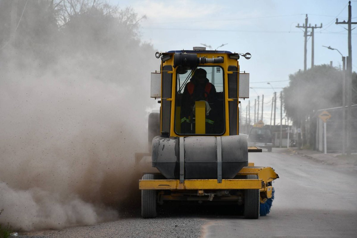 comuna33's tweet image. Seguimos bituminizando Treinta y Tres.
Las imágenes corresponden al trabajo realizado en la calle Tomas Gómez en el tramo entre Ramón Ortiz y Carmelo Colman.
Plan cien por ciento bituminizacion..
#GobiernodeTreintayTres