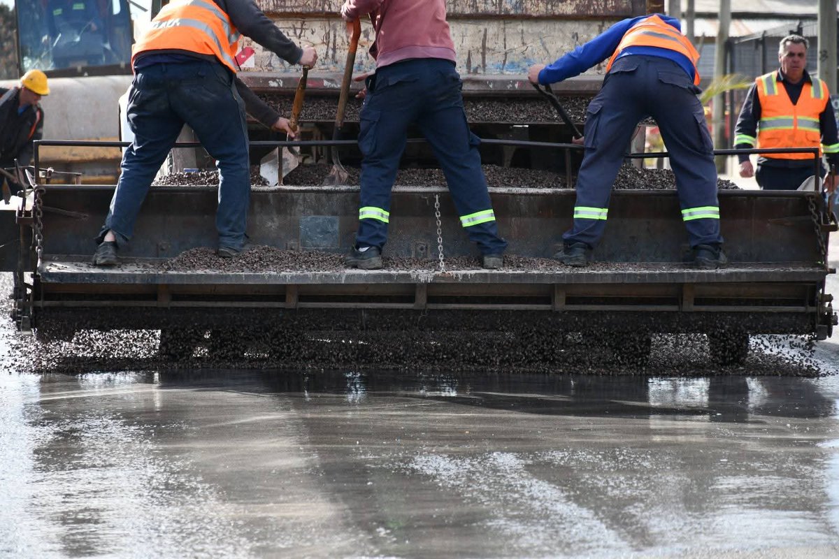 comuna33's tweet image. Seguimos bituminizando Treinta y Tres.
Las imágenes corresponden al trabajo realizado en la calle Tomas Gómez en el tramo entre Ramón Ortiz y Carmelo Colman.
Plan cien por ciento bituminizacion..
#GobiernodeTreintayTres