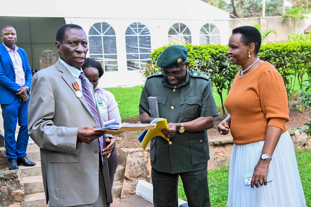 doxaprofiti's tweet image. Hajji Mulindwa commended @edthnaka at @ShieldInvestors for swift action after reporting extortion by @ugwildlife's Dr. Mbabazi, who took Shs47M to transport 100 animals but delivered only 31 in 2 years. UWA’s Mr. John Makombo promised full delivery & disciplinary action.