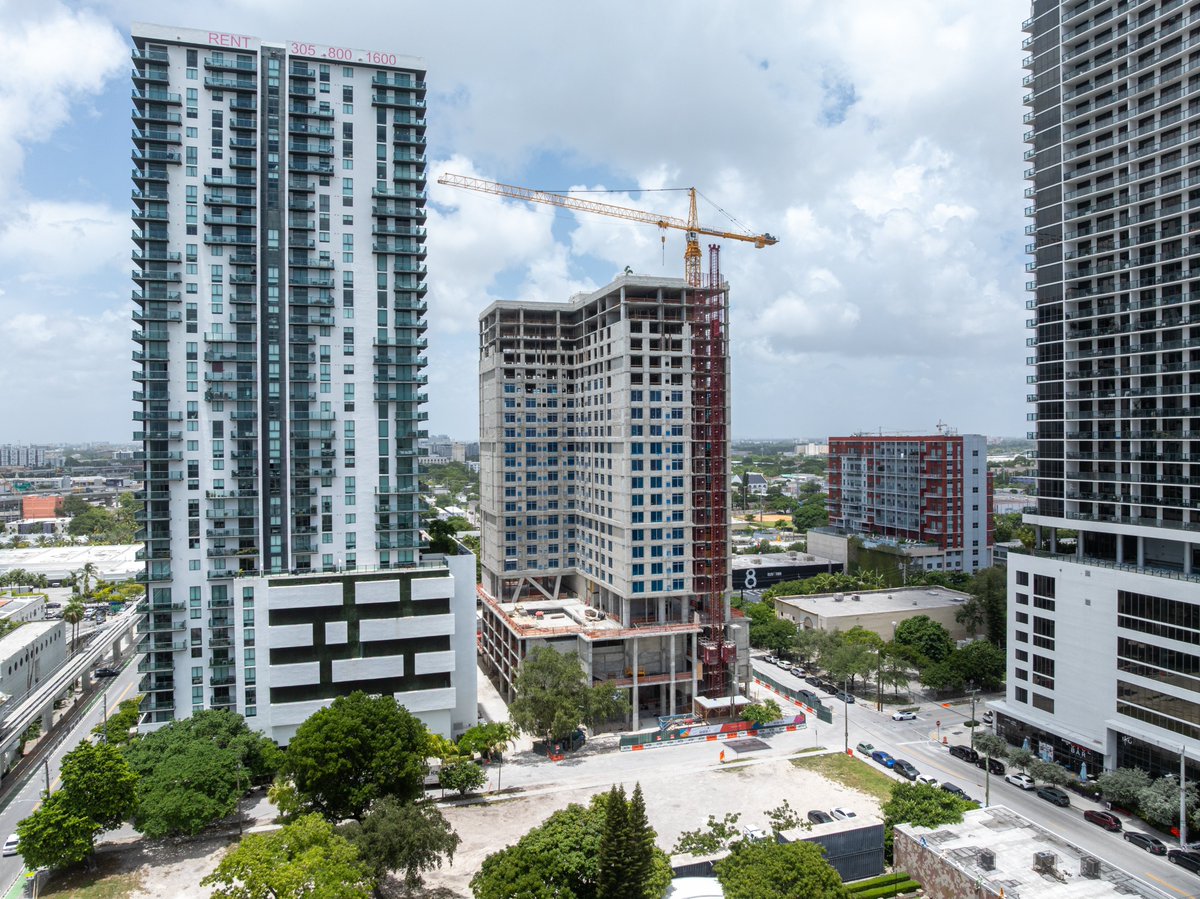 The Excel Miami team marked a major construction milestone—the topping out of the 24-story multifamily tower located in the Arts &amp; Entertainment District. Read more about the #ShawmutBuilt project here: shawmut.com/news/clearline…