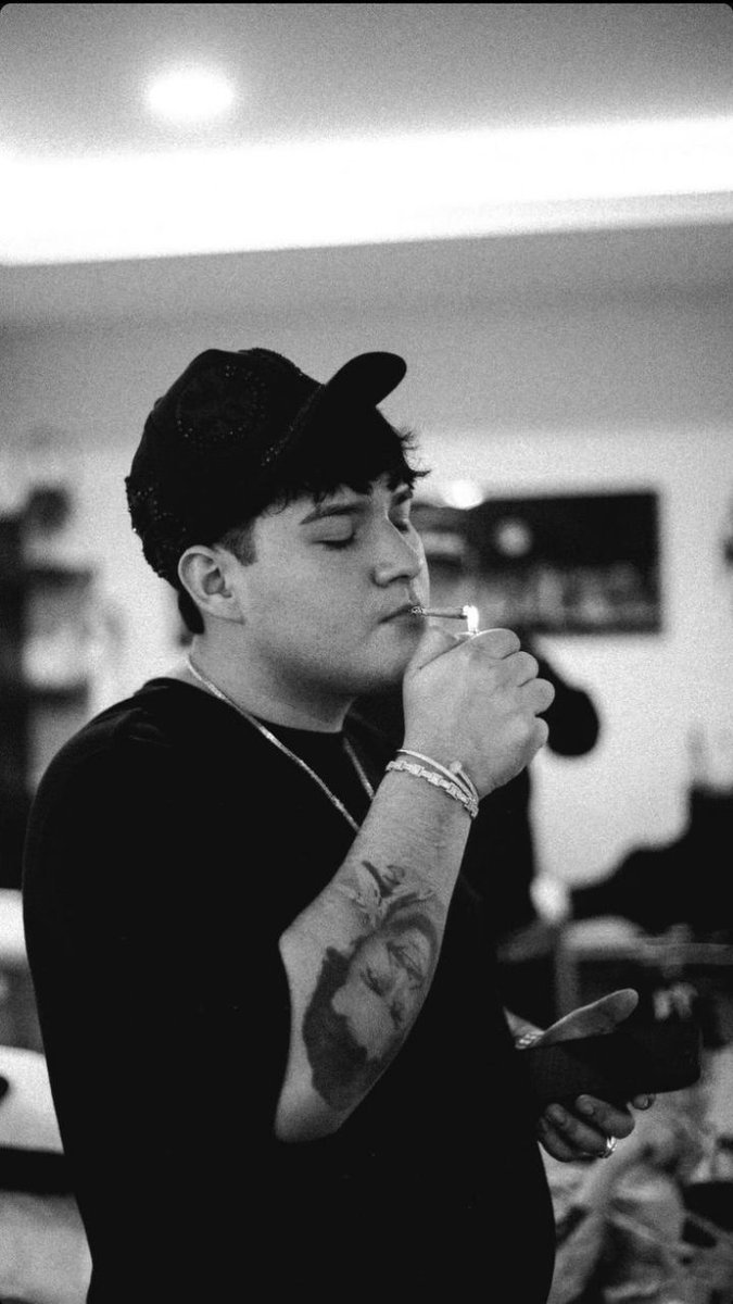 LoncheFES's tweet photo. Puta cerda asquerosa su álbum está bien pasado de vrg https://t.co/ooNLK7p5GE