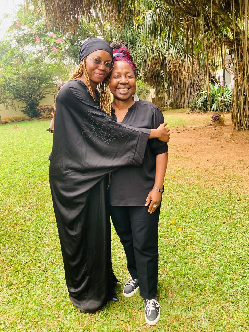FloreMboussi's tweet image. #FridayInBlack avec Mme @KahWalla
Première rencontre physique avec celle que je considère, depuis 2011, comme une vraie source d'inspiration en matière de leadership féminin 👌
#12Octobre - l'heure du changement a sonné