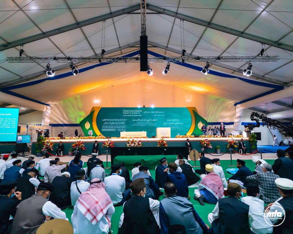 JalsaConnect's tweet photo. From intricate design to powerful presence — the Jalsa stage reflects the excellence of our mission and the unity of the Jama’at.
#JalsaConnect #JalsaUK2025 #MTAi