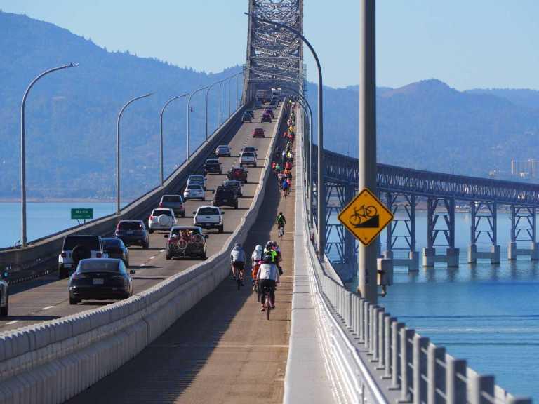 CaltransD4's tweet image. 🚴♂️ #REMINDER #MARINCOUNTY #CONTRACOSTACOUNTYBike lane work continues on the Richmond-San Rafael Bridge (I-580) 🛠️ Now through Oct 1, 2025 Weekdays, 5 AM – 2 PM🔹Path remains OPEN but is narrowed🚫 No stopping in the construction zone .
Expect delays QuickMap.dot.ca.gov