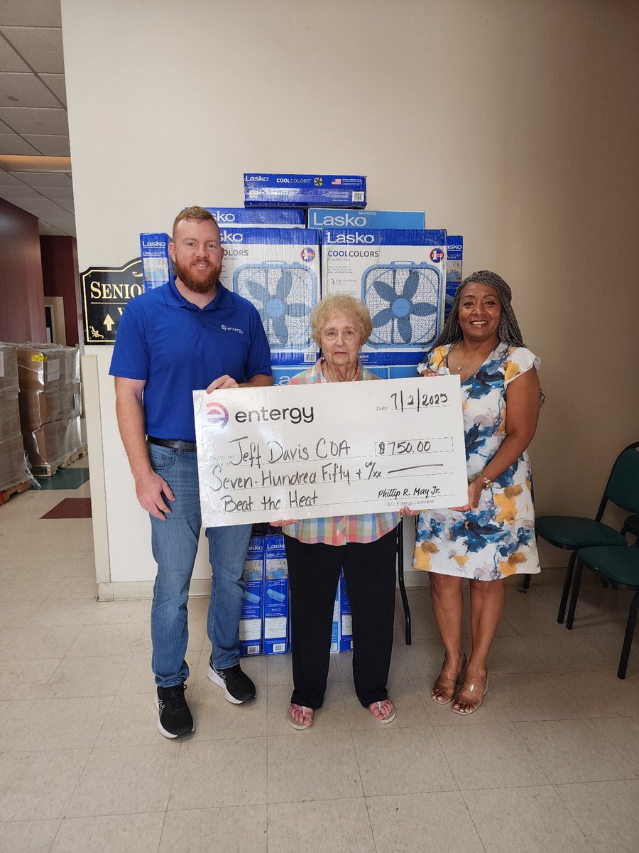 EntergyLA's tweet image. Earlier this month Entergy Louisiana provided a grant to the Jeff Davis Council on Aging, in Jennings, to help our community members ‘Beat the Heat.’ 🥵
As temperatures reach dangerous highs this week, this effort will help our customers stay safe and cool during this summer…