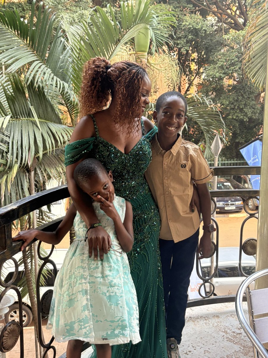 SandraNabasirye's tweet image. My relatives are my biggest inspiration🥰especially the little girl.They’re the reason I started this farming journey.
Today,winning this award isn’t just my victory, it’s ours.I want them to witness what resilience and passion can achieve.❤️