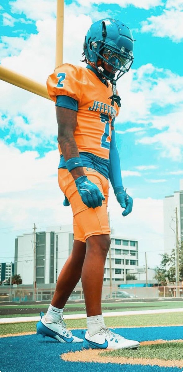 Senior season loading….. finna shock the world #Allin <a href="/JBOYS_FOOTBALL/">Jefferson Football</a>