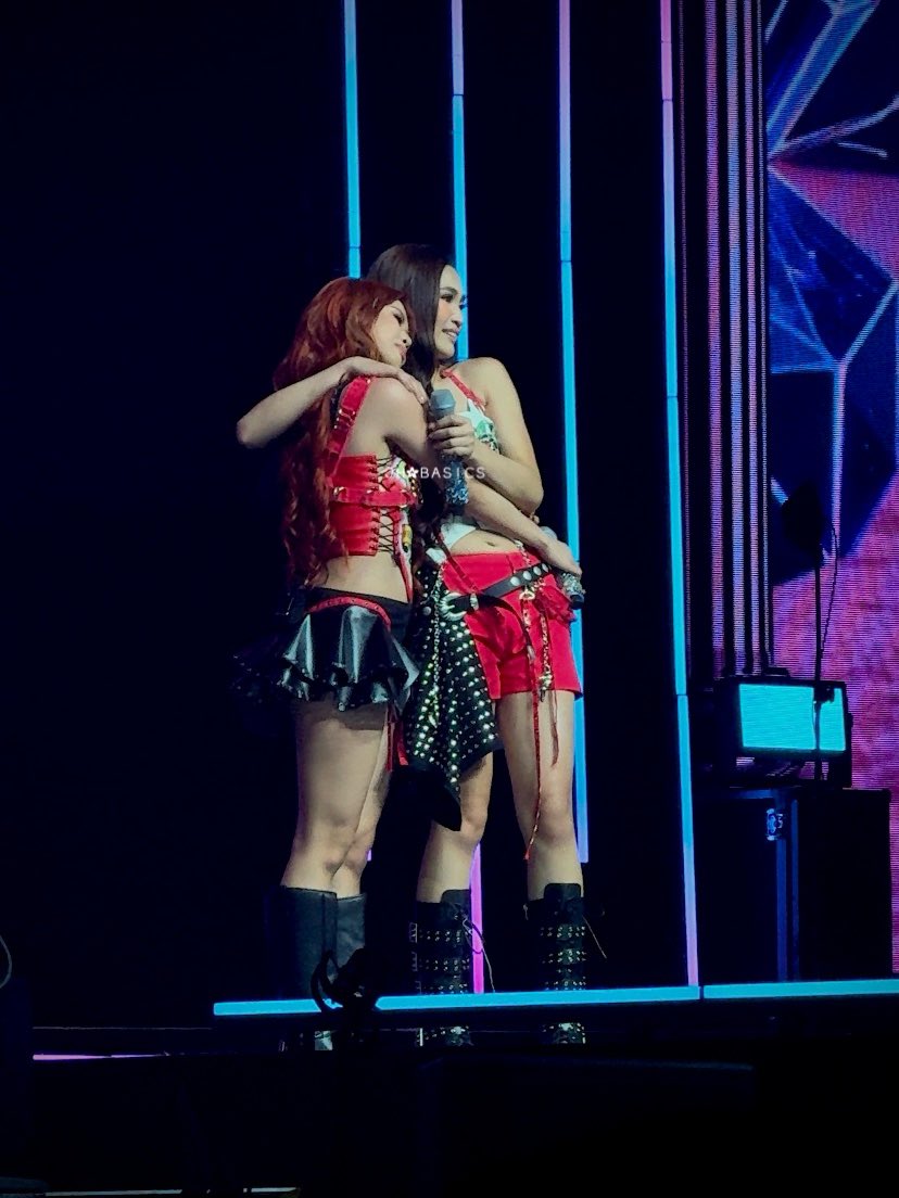 wackybooo's tweet image. Bakit pa kayo mag-aawat between macolet and jholet when luckytin literally exists?????