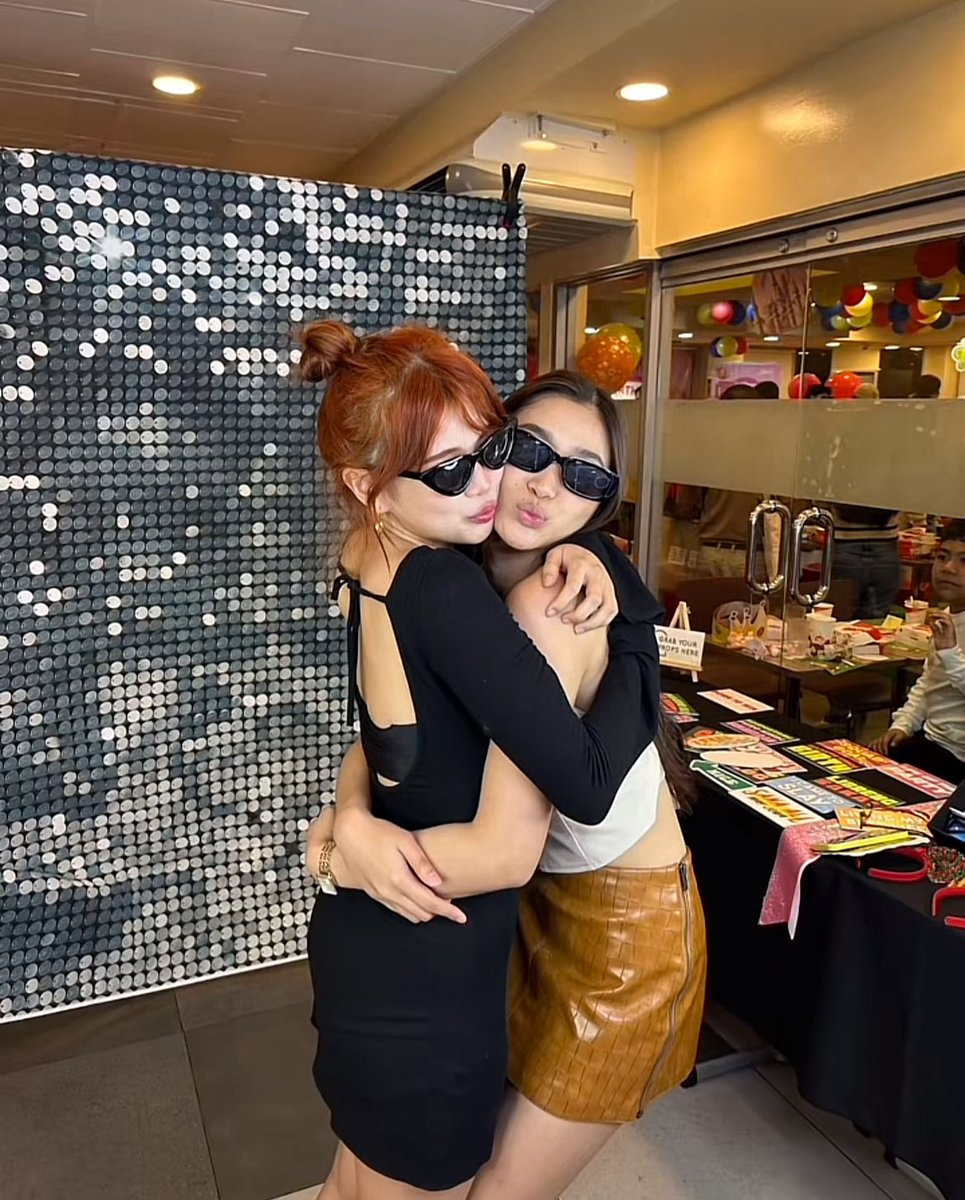 wackybooo's tweet image. Bakit pa kayo mag-aawat between macolet and jholet when luckytin literally exists?????