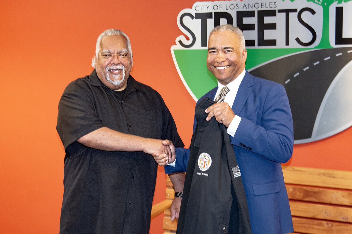 BSSLosAngeles's tweet image. Congratulations to James "Jimmy" Hawkins on your retirement!
Jimmy, after a 40 year career with the City, including 28 years at StreetsLA. Jimmy, we are grateful for your hard work, dedication and signature "can do" spirit. Our Bureau will not be the same without you. Thank you!