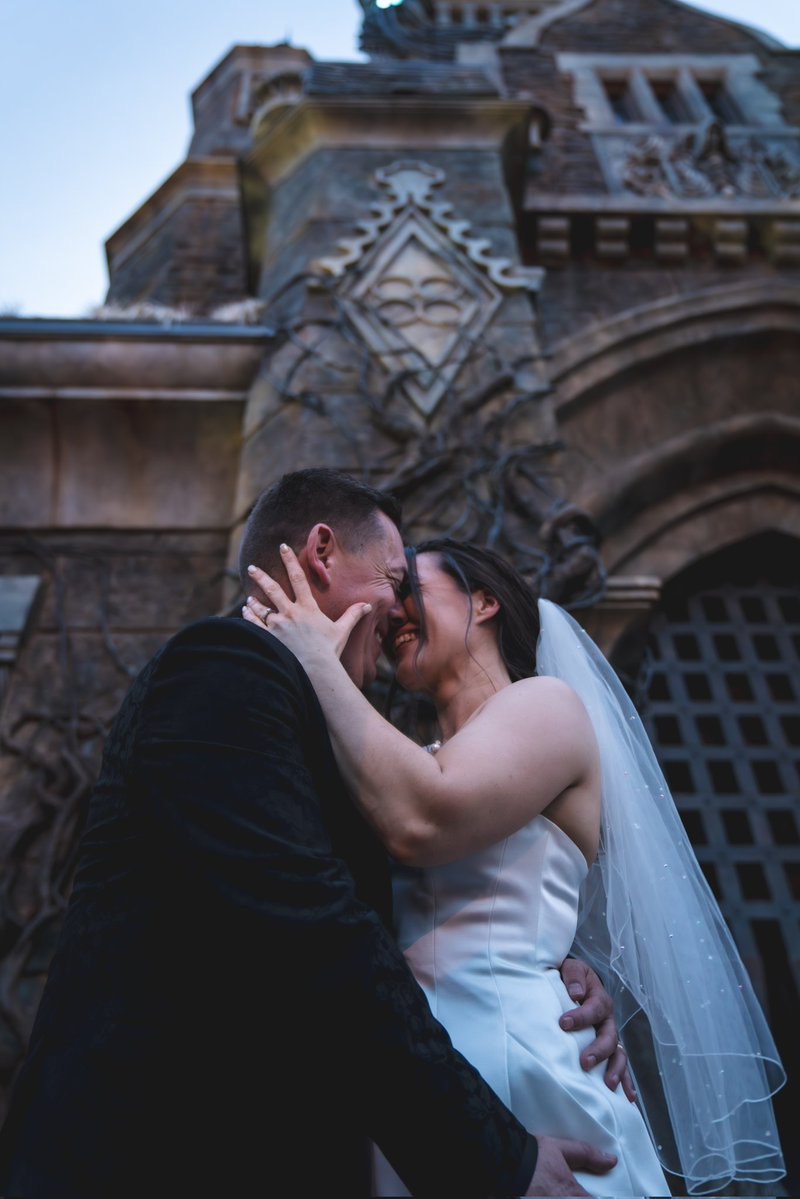 Spike_irl's tweet image. Surprise! 💍🖤
We got married yesterday… in the Dark Universe at Epic Universe.
Yes, it was spooky. Yes, it was perfect.
We can’t wait to see everyone when we’re home!
Thanks @UniversalORL for the most unforgettable day of our lives.
#WeDidAThing #JustMarried #EpicUniverse…