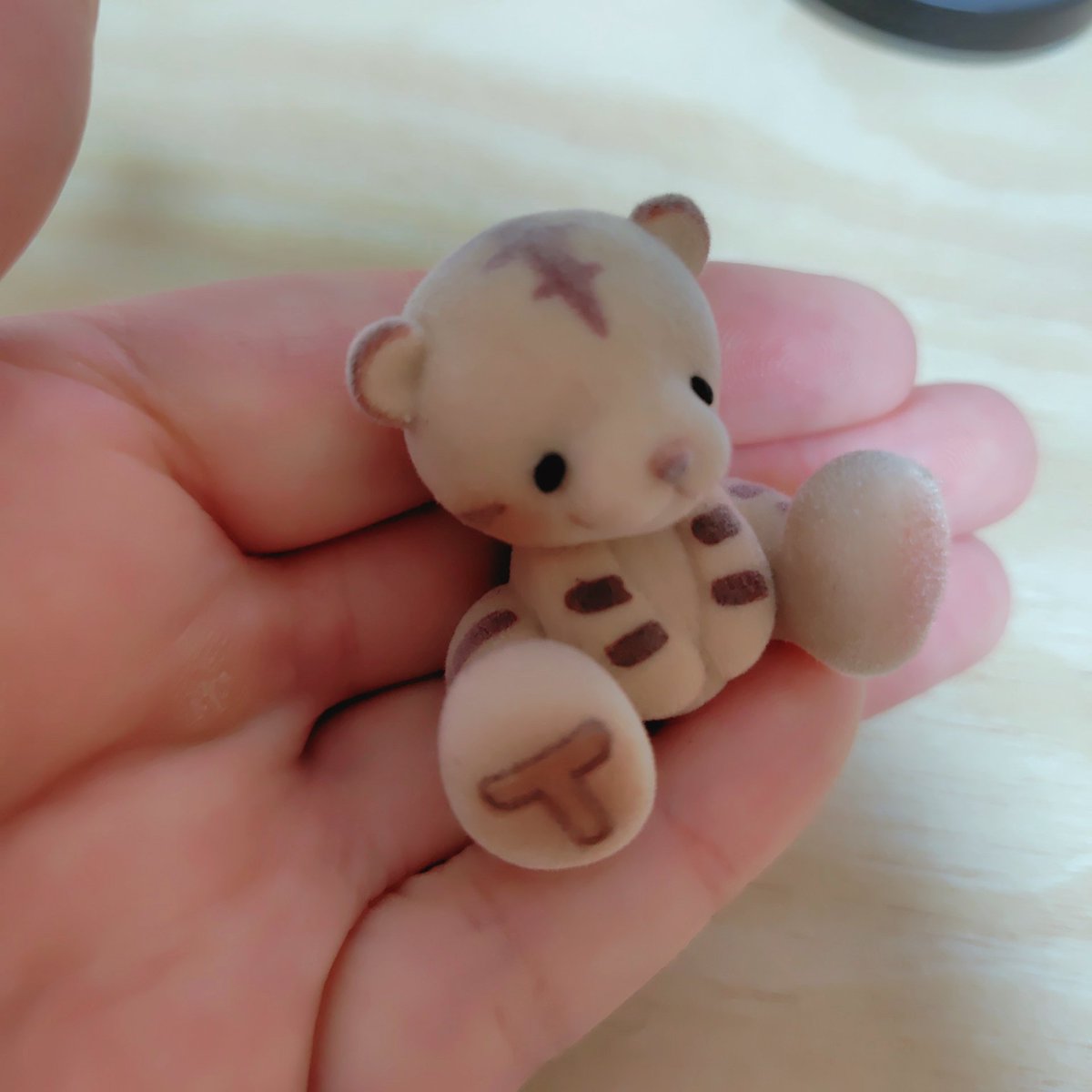 nf_panda0901's tweet image. そういえば、この間いとわたあめさんのシロクマくんのガチャやったんだけど
とっても可愛かった🥰
こんな可愛い顔でお菓子ちょうだいっておねだりされたらお菓子ホイホイあげちゃいそう😍
あと、トラちゃんの後姿可愛かった(*´ω`*)
大事に保管します✨