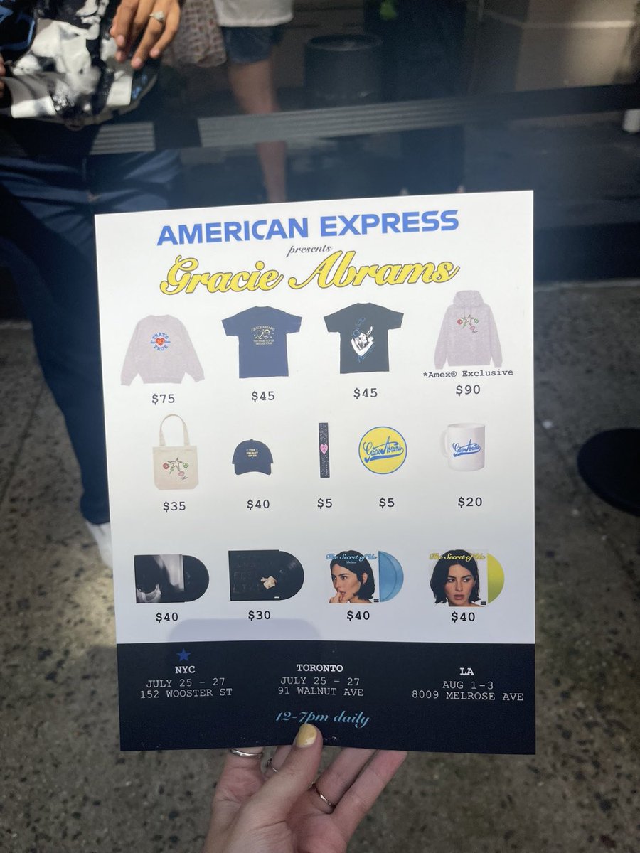 mimistayedthere's tweet image. Why’s this shirt cuter than anything they’re selling at the shows