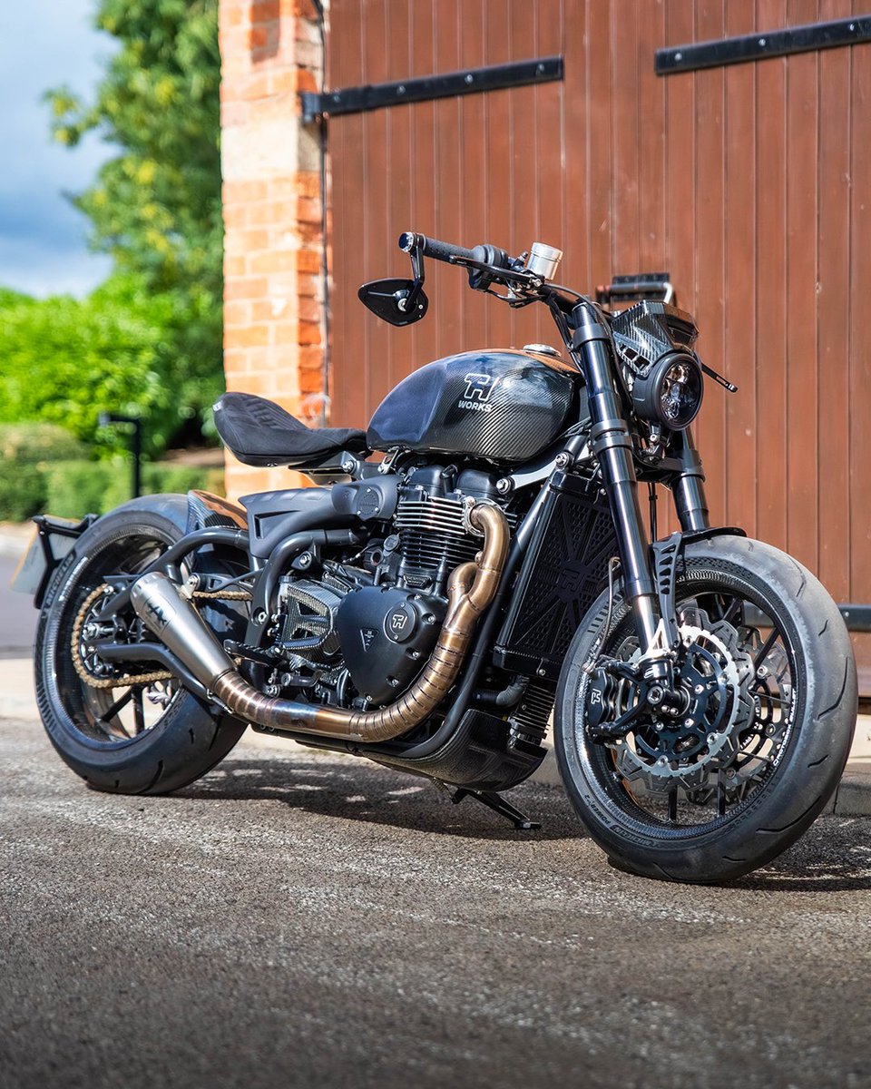 thorntonhundred's tweet photo. The EVO BOBBER is the new face of British engineering, built with precision design, carbon craftsmanship, and clean execution in every detail.
Pre-order now at the link in bio. ⬆️
#thorntonhundred #custommotorcycle #evobobber #bobberbuild #bobber #prototype #thworks https://t.co/Zl39y4rVqa