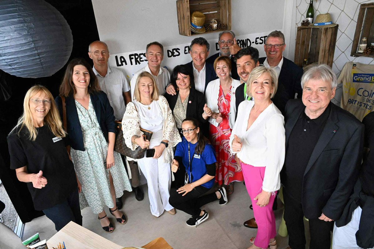 MajoriteGE's tweet image. Aujourd’hui, le Président @Franck_LEROY_ et les élus haut-rhinois de la Majorité régionale étaient présents pour l’ouverture de la @FoireColmar. C’était l’occasion de rappeler le soutien de la Région Grand Est aux viticulteurs de la Région et aux Vins d’Alsace qui font notre…