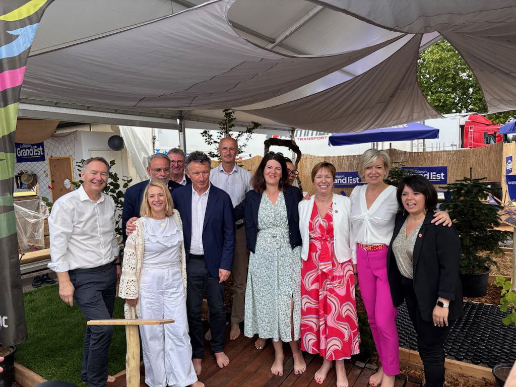 MajoriteGE's tweet image. Aujourd’hui, le Président @Franck_LEROY_ et les élus haut-rhinois de la Majorité régionale étaient présents pour l’ouverture de la @FoireColmar. C’était l’occasion de rappeler le soutien de la Région Grand Est aux viticulteurs de la Région et aux Vins d’Alsace qui font notre…
