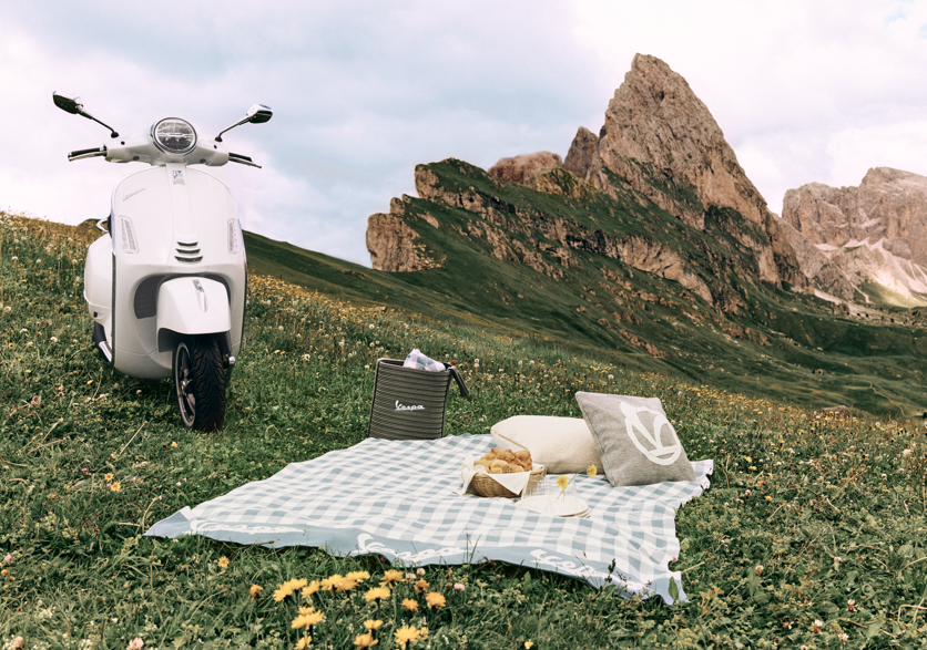 The ‘Vespa by the Mountain’ experience is back with its latest summer edition, which features riding opportunities on a new GTS model. visordown.com/news/vespa-mou…