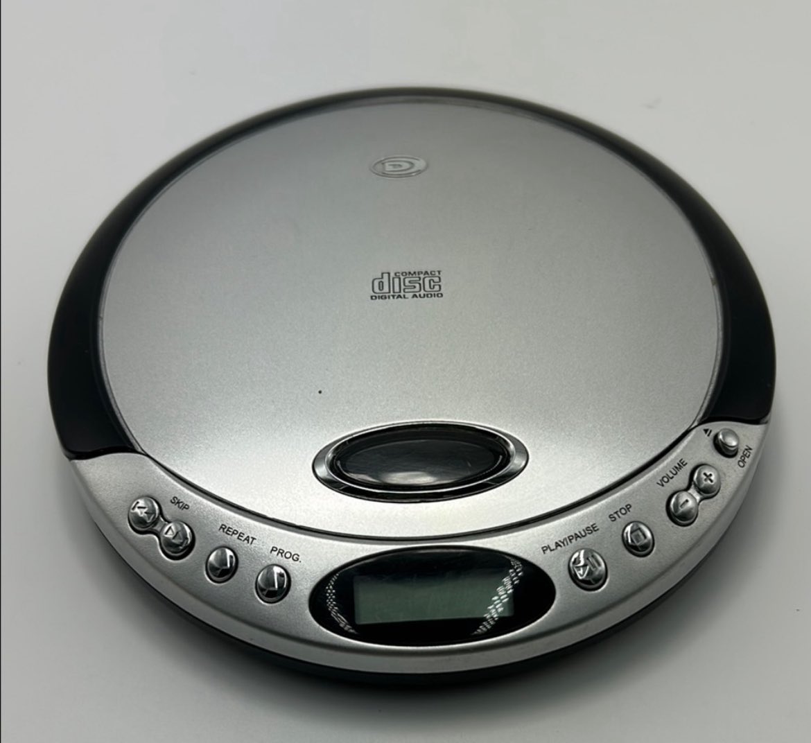 Bean_Scheme's tweet image. So my little sister is 9 years younger than me &amp;amp; my parents have gained stability in that time span, so explaining running around with a portable cd player and one cd that I listened to over and over again has been an experience 

Mine sort of looked like this?