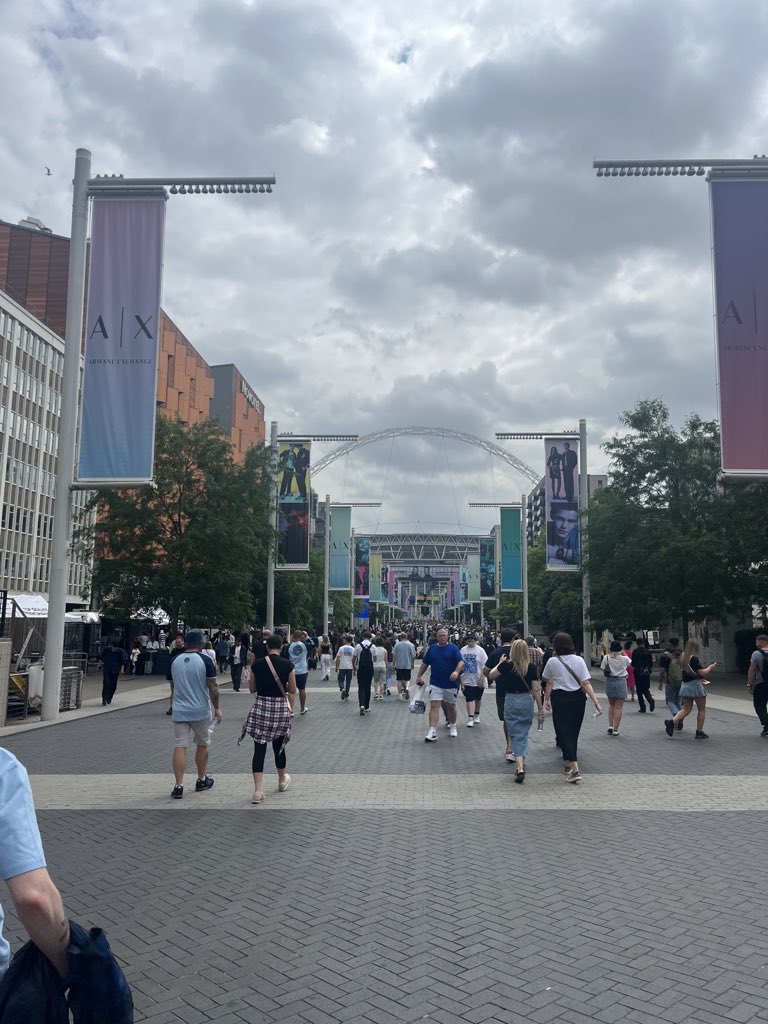 We have arrived🙌🎵 #Oasis #OasisLive25 #wembely