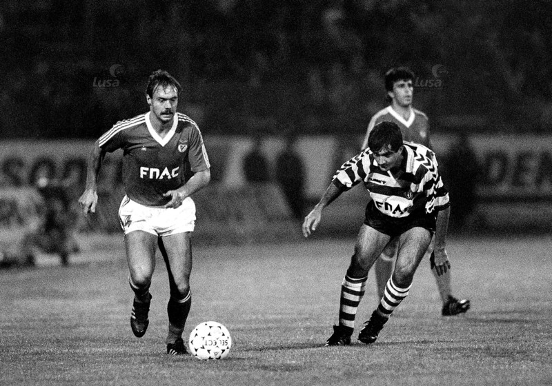 CurtaVermelha's tweet image. Álvaro Magalhães 🇵🇹
Na lista de clubes Campeões Nacionais na formação em Portugal, o mais invulgar é o Cracks Lamego, Campeão Nacional S17 em 77/78. Nessa equipa despontava o Álvaro Magalhães, que viria a ser um dos grandes laterais esquerdos do Benfica.
Passou 10 temporadas na…