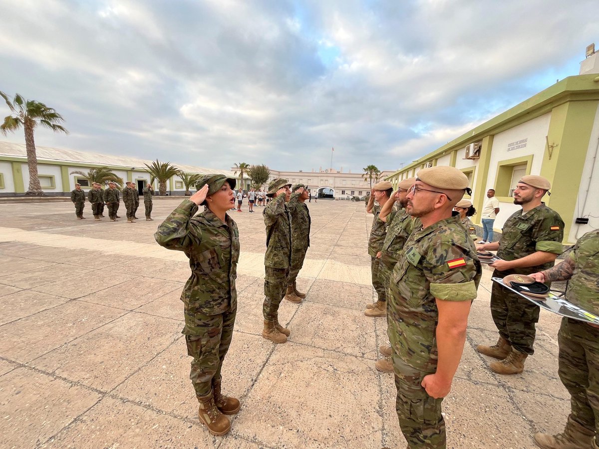 Mando de Canarias (@mcana_et) on Twitter photo El Regimiento de Infantería “Soria” 9 #BRICANXVI entrega las boinas áridas y el 📜diploma de soldado distinguido al nuevo personal tras superar la fase de integración 🪖 Orgullo, valores y tradición que se heredan
<a href="/MCANA_ET/">Mando de Canarias</a>
<a href="/EjercitoTierra/">Ejército de Tierra 🇪🇸</a> 🇪🇦 El Regimiento de Infantería “Soria” 9 #BRICANXVI entrega las boinas áridas y el 📜diploma de soldado distinguido al nuevo personal tras superar la fase de integración 🪖 Orgullo, valores y tradición que se heredan
<a href="/MCANA_ET/">Mando de Canarias</a>
<a href="/EjercitoTierra/">Ejército de Tierra 🇪🇸</a> 🇪🇦