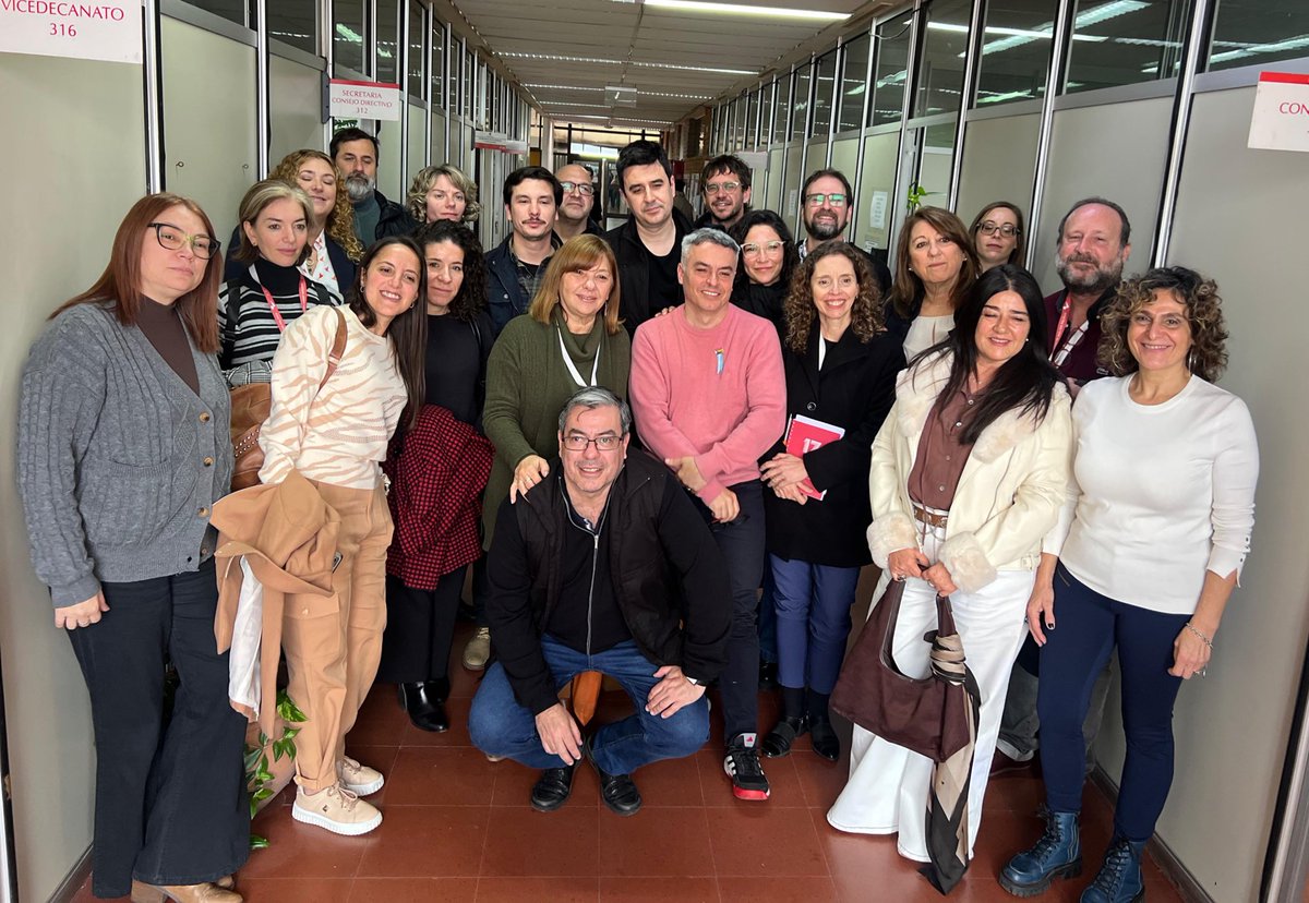 Acompañamos a investigadoras e investigadores del CONICET nucleados en el Instituto de Investigaciones de la FCPOLIT-UNR. 

La producción científica pública y de calidad es la clave para el desarrollo social y económico del país. #DefendamosLaCiencia 🇦🇷