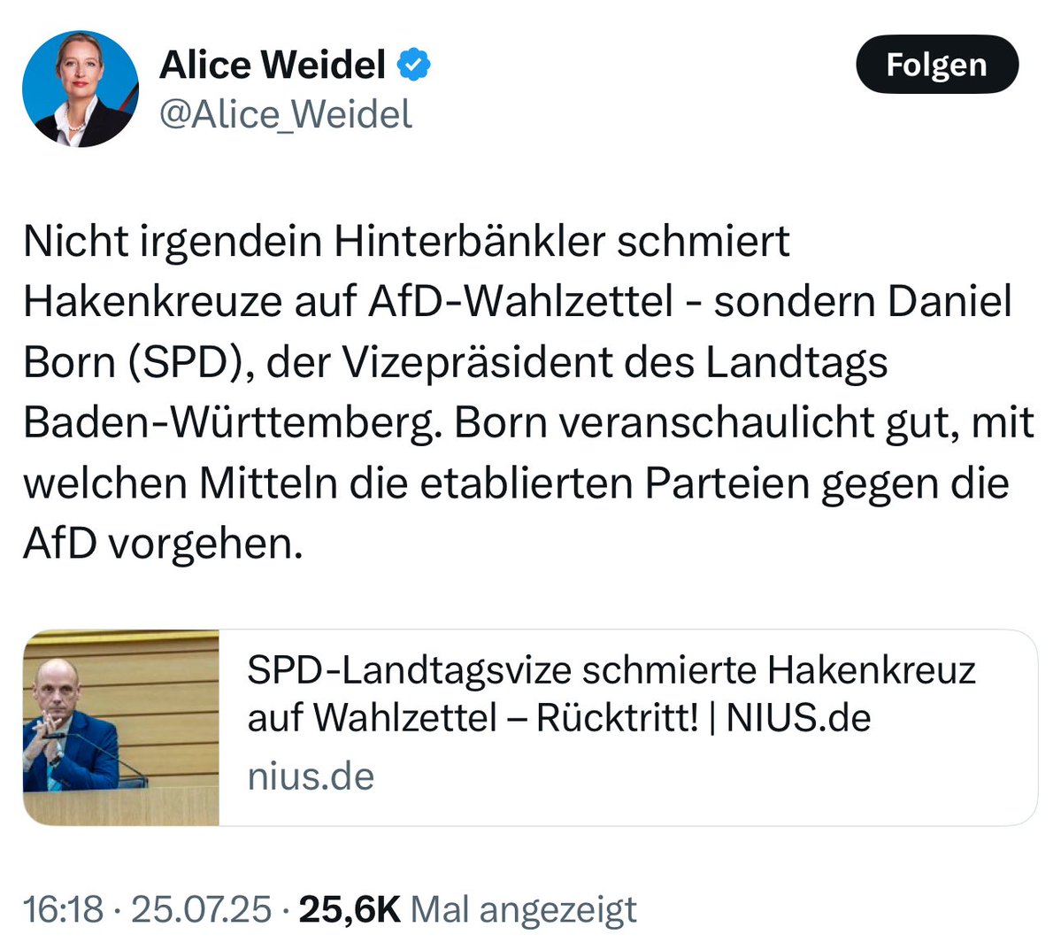 djcooky78's tweet image. Indiskutabel und inakzeptabel was Daniel Born sich geleistet hat und wenigstens übernimmt er mit seinem sofortigen Rücktritt die Verantwortung für sein Handeln. Es ist eine einzige Entgleisung, während bei der #AfD mehrere Landesverbände gesichert rechtsextrem sind! #Hakenkreuz
