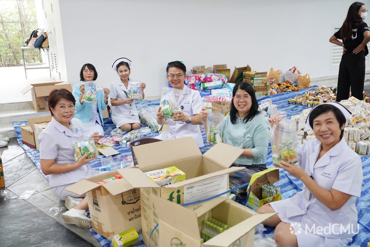 medcmuofficial's tweet image. 📦#คณะแพทยศาสตร์มหาวิทยาลัยเชียงใหม่ จัดกิจกรรม “แพ็คของส่งกำลังใจให้เหล่าทหารกล้า และผู้ประสบภัย #น้ำท่วมน่าน”
📍อ่านข่าว: cmu.to/S5Rzc
#น้ำท่วม #ไทยกัมพูชา #MedCMU #แพทย์เชียงใหม่ #แพทย์มช #หมอสวนดอก #โรงพยาบาลสวนดอก
