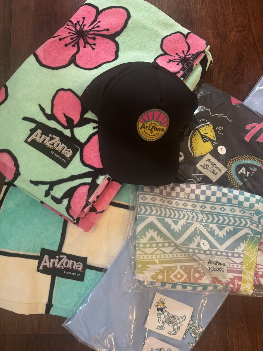 0xtrendrift's tweet image. Gf hooked me up with that @DrinkAriZona swag for vacation 🔥🔥