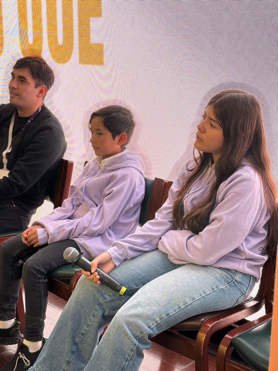 Ninez_Ya's tweet image. Niñas, niños y adolescentes se preparan para hablar con periodistas políticos en el @FestivalGabo.
Organizan sus ideas y afinan sus preguntas, porque saben que su voz también construye país. Y más aún en tiempos de elecciones. #NiñezEnMedios