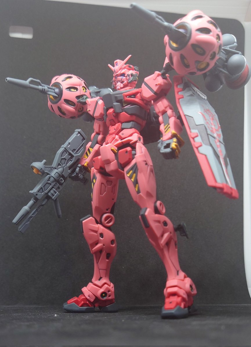Hispeedikeda's tweet image. ひっぱりまくったHG赤いガンダム完成です。ずっと写真撮ってました…手がかかった分感慨深い。今回もホイルシールなし縛りでせっかくなので少しだけビコーンも仕込んでみました。下手くそでもやりきった!目一杯やれて楽しかったなぁ😁
#ガンプラ好きと繋がりたい