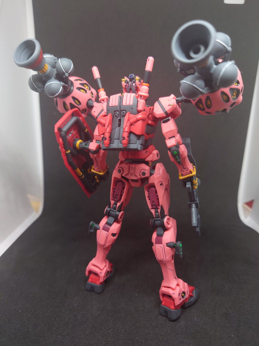 Hispeedikeda's tweet image. ひっぱりまくったHG赤いガンダム完成です。ずっと写真撮ってました…手がかかった分感慨深い。今回もホイルシールなし縛りでせっかくなので少しだけビコーンも仕込んでみました。下手くそでもやりきった!目一杯やれて楽しかったなぁ😁
#ガンプラ好きと繋がりたい