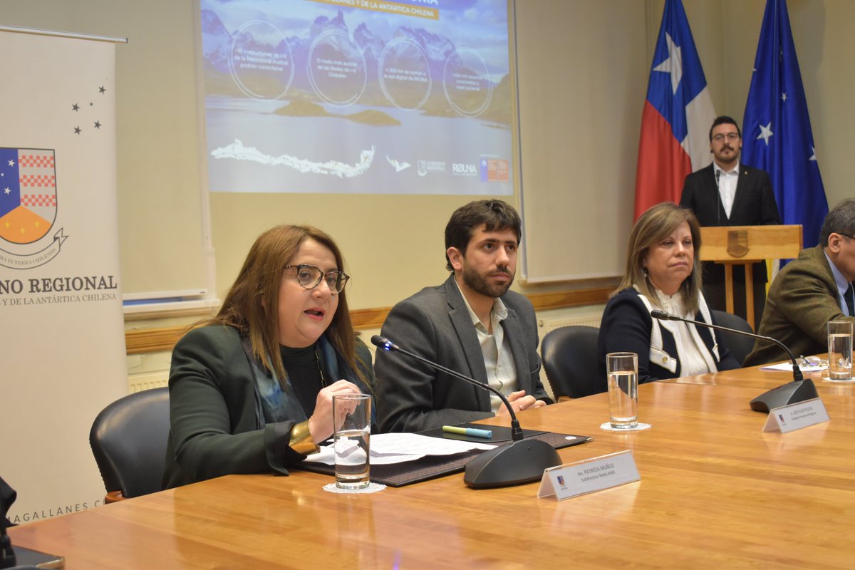 DPRMagallanes's tweet image. 🌐🛰️ Hoy lanzamos oficialmente el Punto de Presencia (PoP) Magallanes y de la Antártica Chilena, parte del innovador Proyecto Patagonia, iniciativa impulsada por REUNA y MinCiencia que busca posicionar a nuestra región como un verdadero polo de investigación y educación 🌎💻🚀