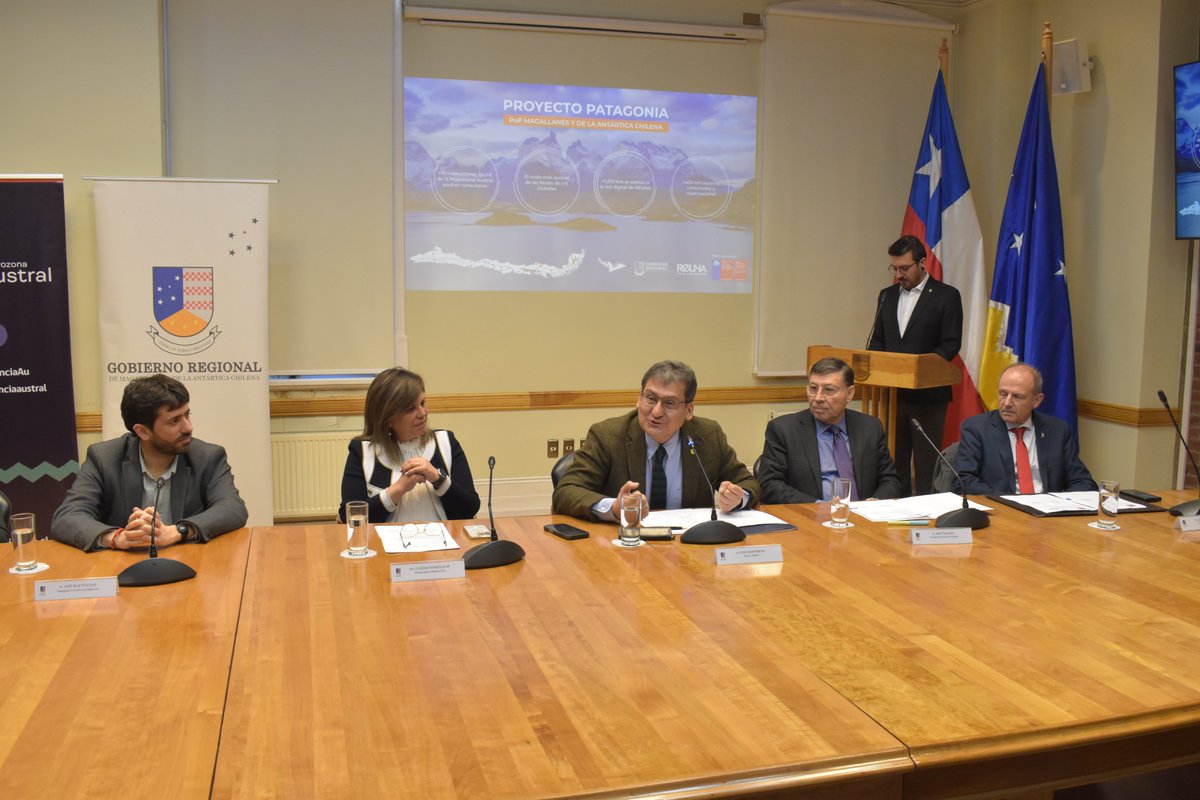 DPRMagallanes's tweet image. 🌐🛰️ Hoy lanzamos oficialmente el Punto de Presencia (PoP) Magallanes y de la Antártica Chilena, parte del innovador Proyecto Patagonia, iniciativa impulsada por REUNA y MinCiencia que busca posicionar a nuestra región como un verdadero polo de investigación y educación 🌎💻🚀