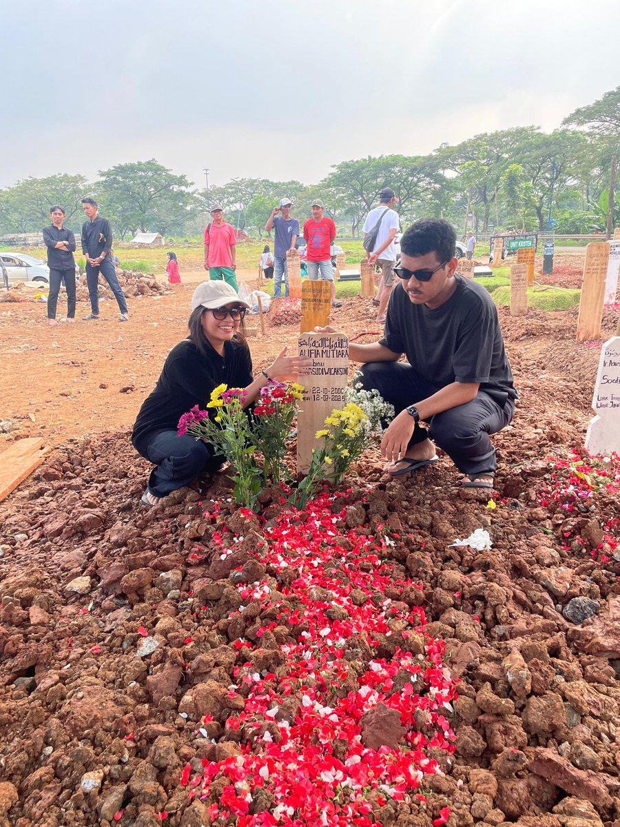 DimasKristant19's tweet photo. Terima kasih ya lip 🥲👋 🥹 gua sama nadila bakal sempetin main ke rumah lu!!! 🙂 bahagia disana ok ….. 😊 selamanya alifia mutiara ❤️ https://t.co/fzrSsHemwZ