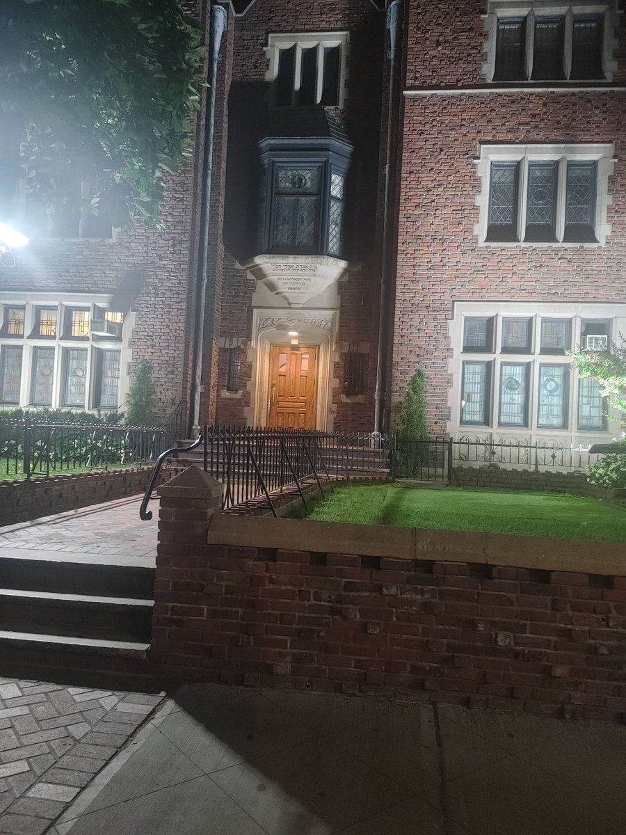 TankToronto's tweet image. Even in just a few short hours, the visit to New York was very inspirational, and left a deep impression. At the Rebbe’s Ohel, a strong sense of clarity and connection. Prayers for family, friends, and the entire community—for strength, health, guidance, and revealed blessings in…