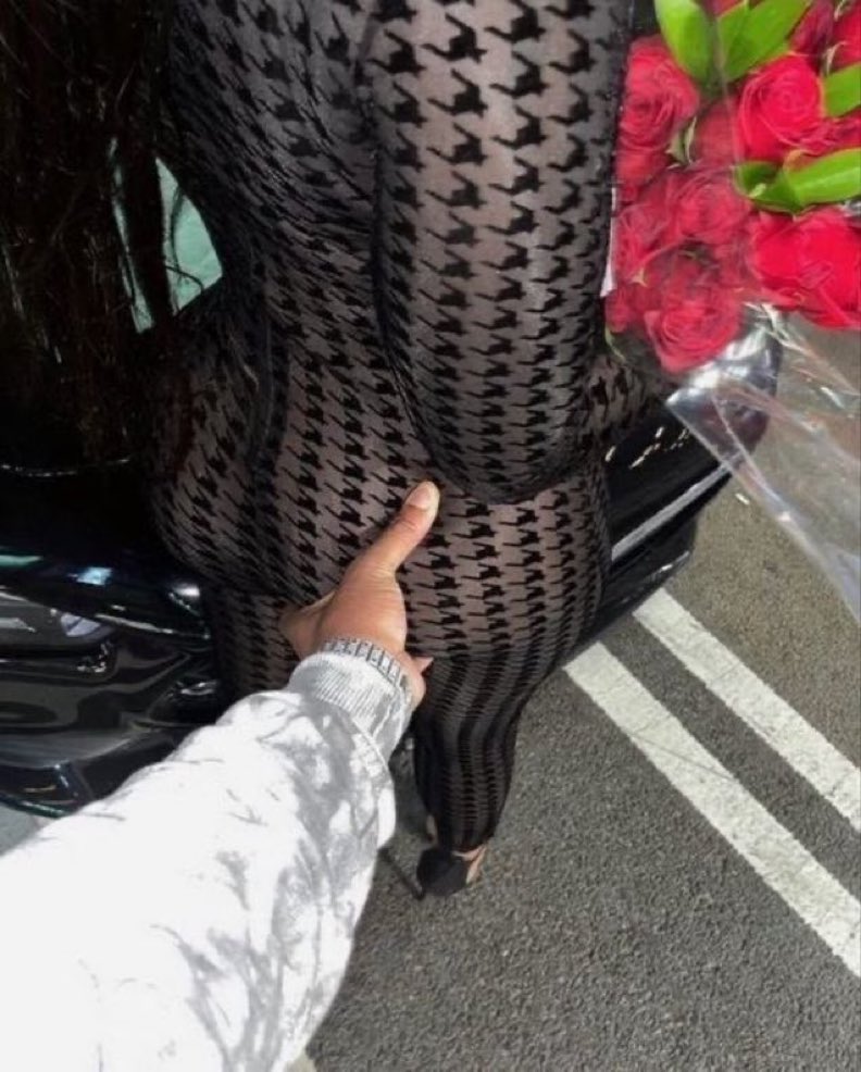 _speedfromtx's tweet image. Don't ask her wyd , text her with plans already set giving her a reason to get dressed up, pull up with flowers. Take her out and show her a great time..... That's what you call foreplay.